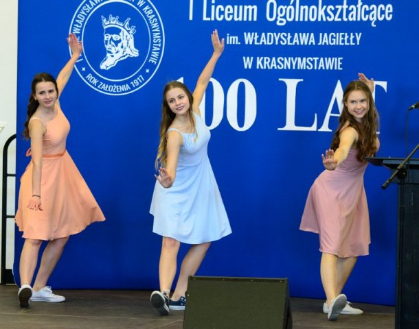 Jubileusz 100-lecia Szkoły - „Wspomnień czar” - część artystyczna podczas uroczystych obchodów Jubileuszu Szkoły